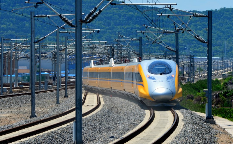 © Reuters. High-speed bullet train linking Baoji and Lanzhou is pictured during a test run in Shaanxi province