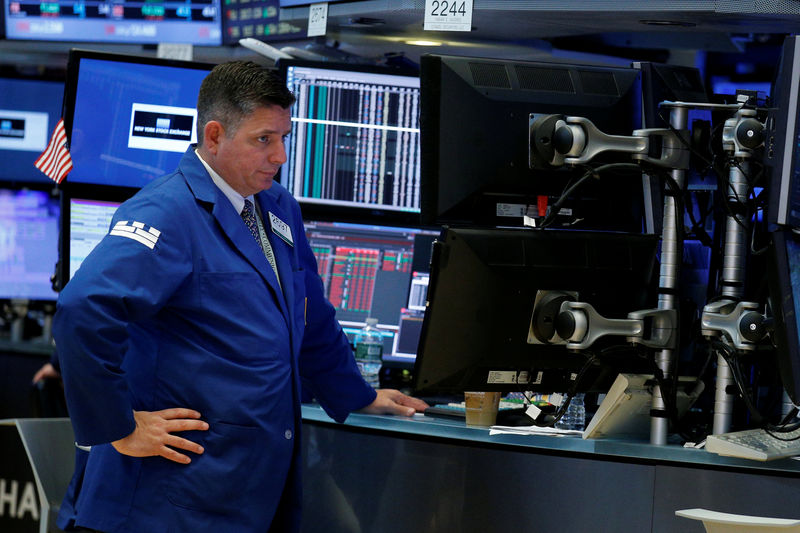 © Reuters. A specialist trader works at his post on the floor of the NYSE in New York