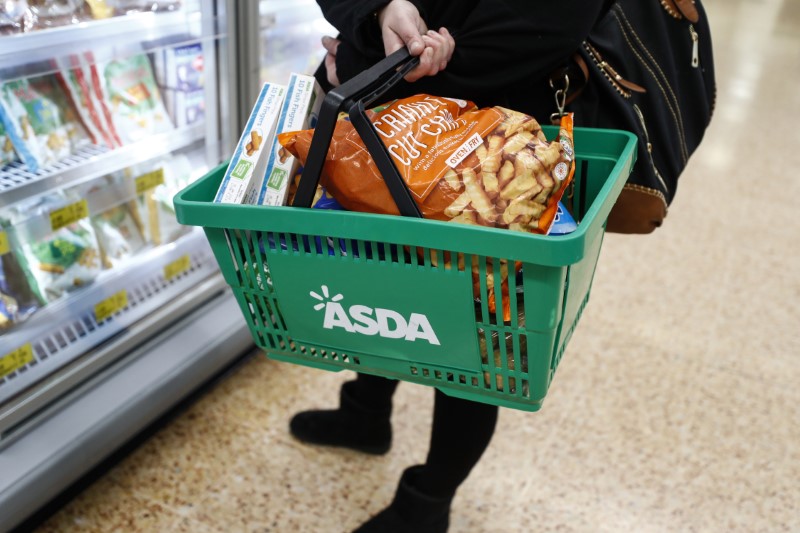 © Reuters. FILE PHOTO: A shopper browses produce at the Asda superstore in High Wycombe
