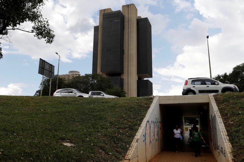 © Reuters. The central bank headquarters building is seen in Brasilia