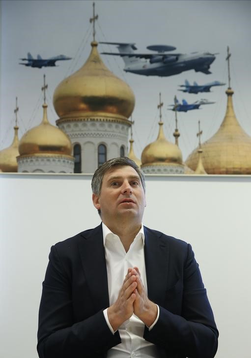 © Reuters. Andrei Pavlov, owner and founder of Russian footwear retailer Zenden, gestures as he speaks during an interview with Reuters in Moscow