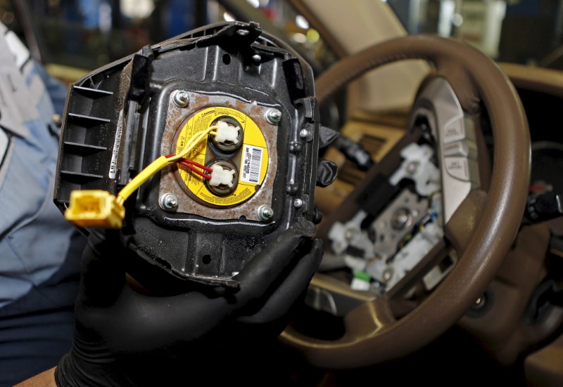 © Reuters. File photo of a technician holding a recalled Takata airbag inflator in Miami