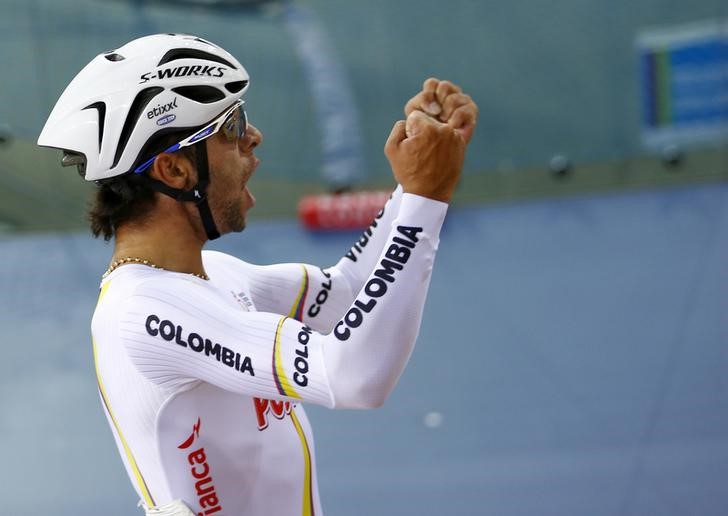 © Reuters. جافيريا يفوز بثالث مرحلة في سباق ايطاليا للدراجات هذا العام ودومولين في الصدارة
