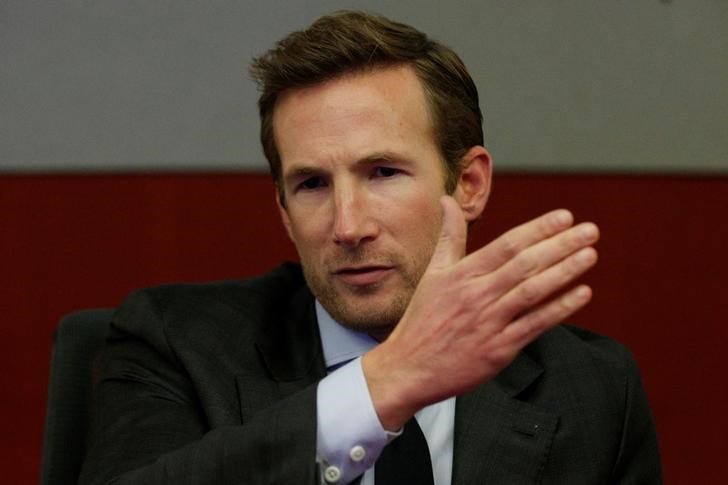 © Reuters. Jason Karp, founder of Tourbillon Capital Partners, speaks during the Reuters Global Investment Outlook Summit in New York