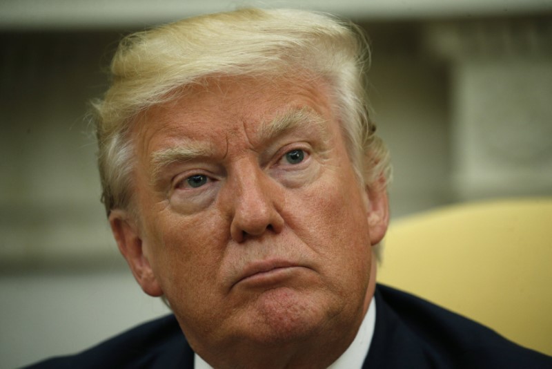 © Reuters. U.S. President Donald Trump listens to question from the media at the White House in Washington