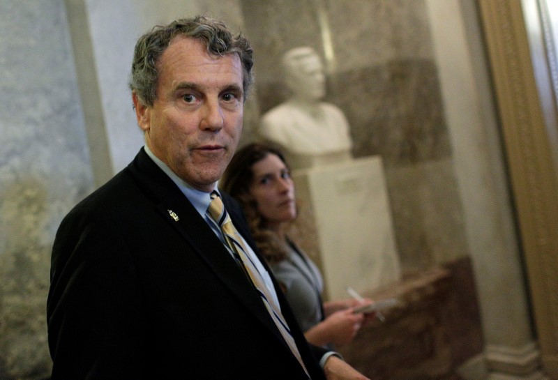 © Reuters. FILE PHOTO: Senator Sherrod Brown (D-OH) speaks to reporters after the Senate voted to remove the filibuster rule for Supreme Court nominees, on Capitol Hill in Washington