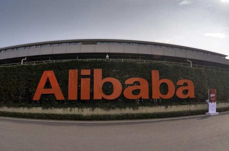 © Reuters. A logo of Alibaba Group is pictured at its headquarters in Hangzhou