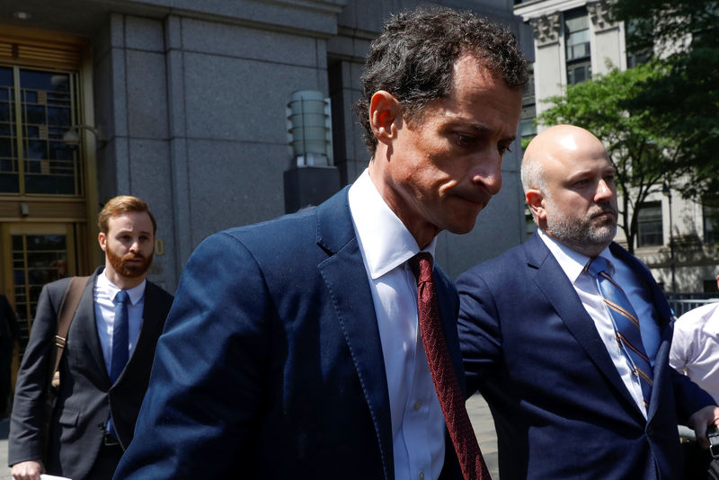 © Reuters. Former U.S. Congressman Anthony Weiner exits U.S. Federal Court in New York City