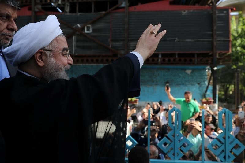 © Reuters. مسؤول بوزارة الداخلية: روحاني يتصدر سباق رئاسة إيران