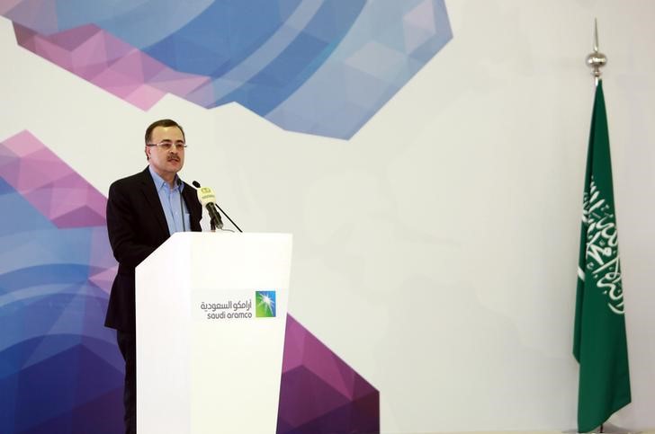 © Reuters. Aramco's Chief Executive Amin Nasser speaks during the signing ceremony of four engineering contracts by State oil giant Saudi Aramco to build its Fadhili gas processing project, in Fadhili,