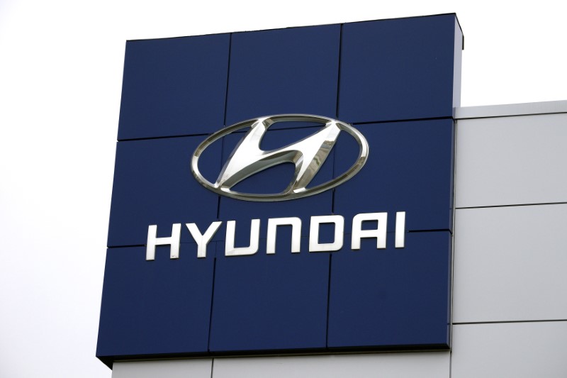 © Reuters. File photo: The Hyundai logo is seen outside a Hyundai car dealer in Golden