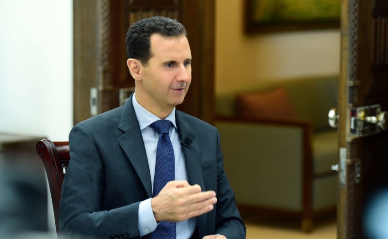 © Reuters. Syria's President Bashar al-Assad speaks during an interview with RIA Novosti and Sputnik