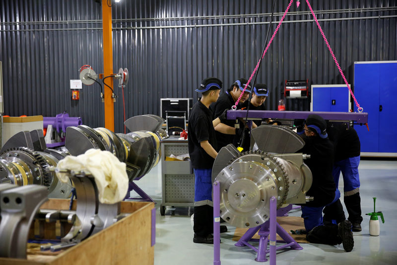 © Reuters. Employees work at a engine factory of CSSC Wartsila Engine (Shanghai) Co. Ltd  in Shanghai