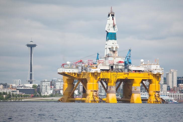 © Reuters. Буровая вышка компании Shell Oil в Сиэтле