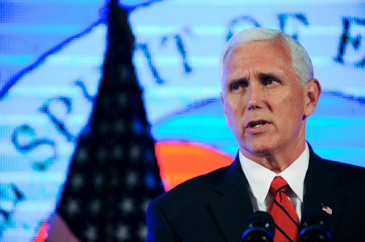 © Reuters. Vice-presidente dos Estados Unidos, Mike Pence, durante cúpula em Washington