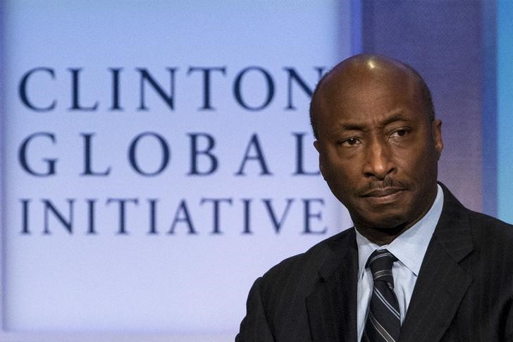 © Reuters. Presidente-executivo da Merck & Co., Kenneth Frazier, durante painel em Nova York, Estados Unidos