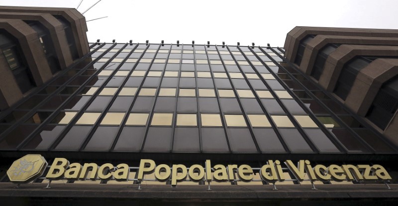 © Reuters. FILE PHOTO: The Banca Popolare di Vicenza headquarters is seen in Vicenza