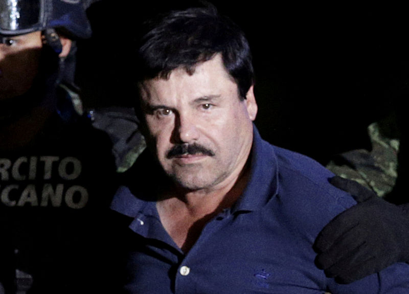 © Reuters. FILE PHOTO: Recaptured drug lord Joaquin "El Chapo" Guzman is escorted by soldiers at the hangar belonging to the office of the Attorney General in Mexico City