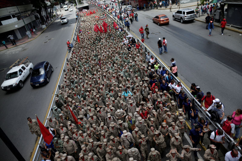 © Reuters. رئيس فنزويلا يدعو إلى تدريبات عسكرية بعد تهديد ترامب