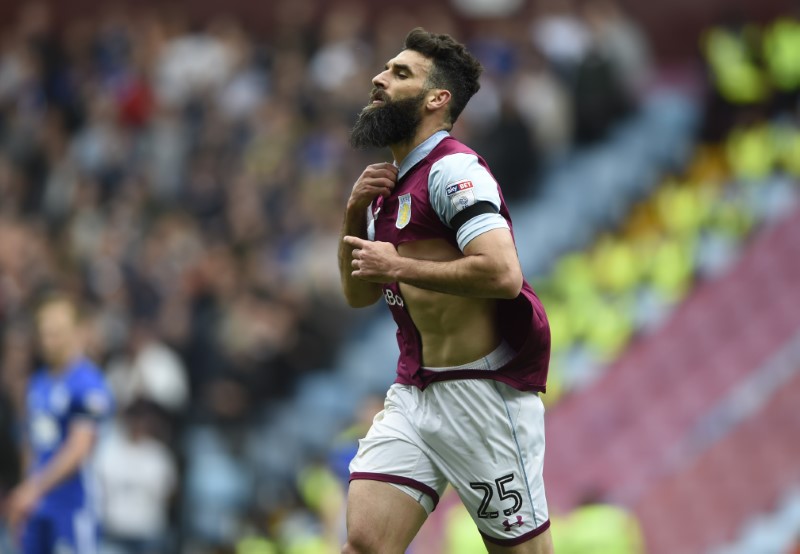 © Reuters. Aston Villa's Mile Jedinak with a ripped shirt