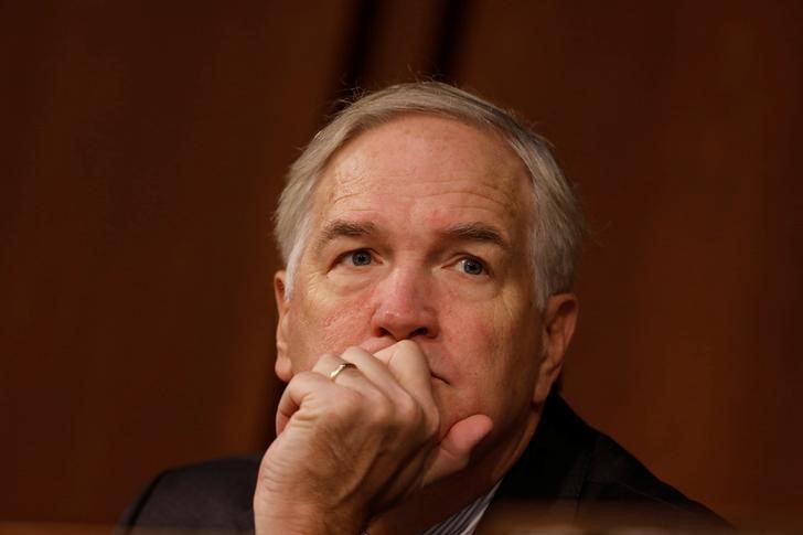 © Reuters. Sen. Luther Strange (R-AL) looks on during a hearing of the Senate Armed Services Committee