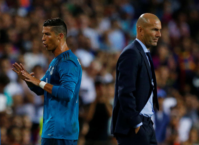 © Reuters. Zidane, frustrado por la severa sanción a Ronaldo