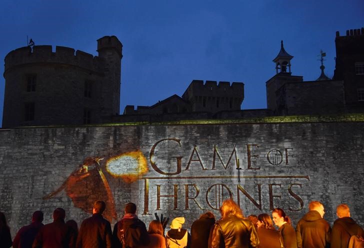 © Reuters. Fãs aguardam chegada de convidados em evento de "Game of Thrones" em Londres