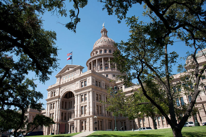 © Reuters. FILE PHOTO: The Texas capitol building, crafted from pink granite in Austin, Texas