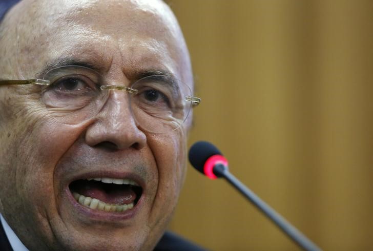 © Reuters. Ministro da Fazenda, Henrique Meirelles, durante entrevista coletiva no Rio de Janeiro