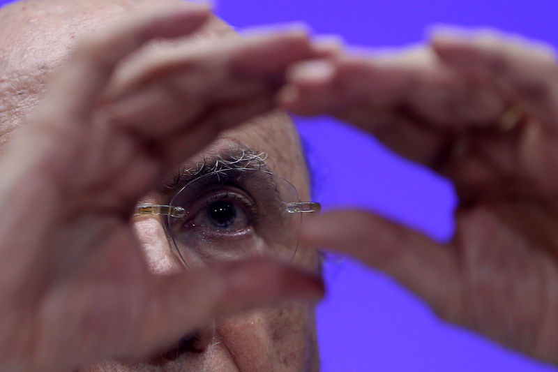 © Reuters. Meirelles durante entrevista em Brasília