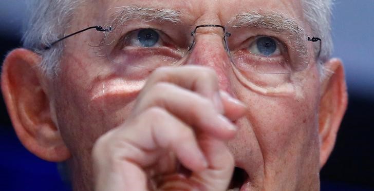 © Reuters. German Finance Minister Schaeuble speaks at an event of his CDU party's economic council in Berlin