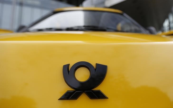 © Reuters. A DHL StreetScooter zero-emission E-car is pictured in Bonn