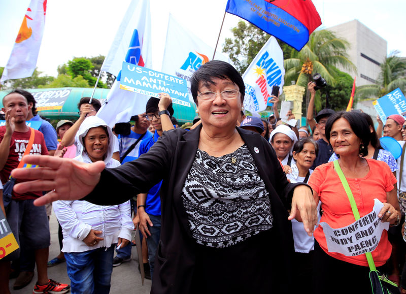 © Reuters. Taguiwalo, demonstrates with her supporters after Philippine Lawmakers rejected the appointment of her as social welfare minister, in Manila