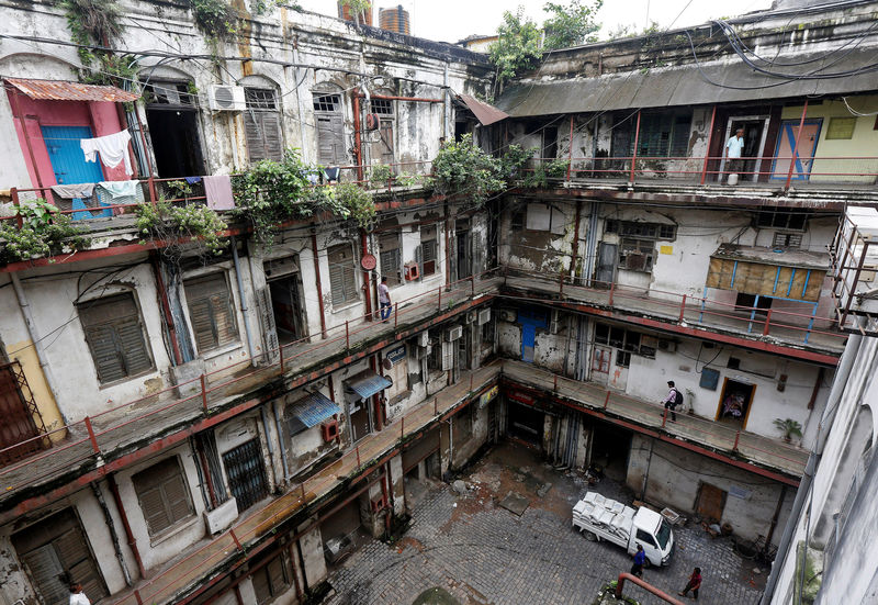 © Reuters. Shops and houses are pictured inside the Mercantile office building at 9/12, Lalbazar Street, in Kolkata