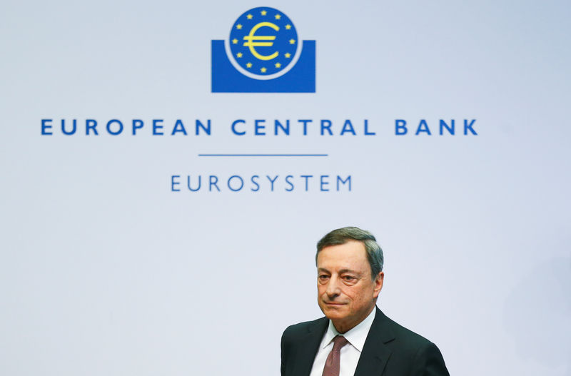 © Reuters. Президент ЕЦБ Марио Драги на пресс-конференции в штаб-квартире центробанка во Франкфурте-на-Майне