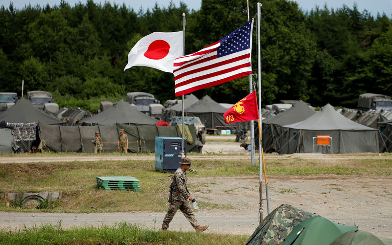 © Reuters. Membro da Marinha dos Estados Unidos é visto em área de coordenação bilateral durante exercício militar conjunto com o Japão em Eniwa, Japão