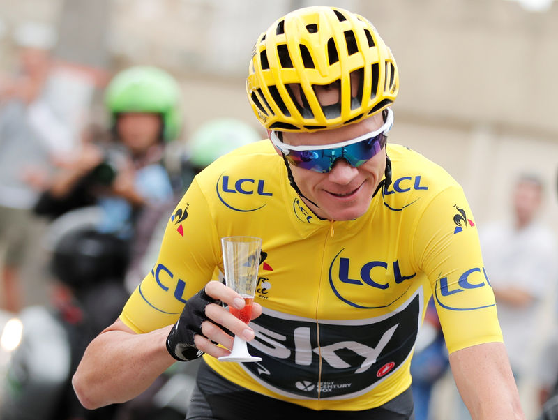 © Reuters. El británico Froome intentará conseguir el doble título del Tour y la Vuelta