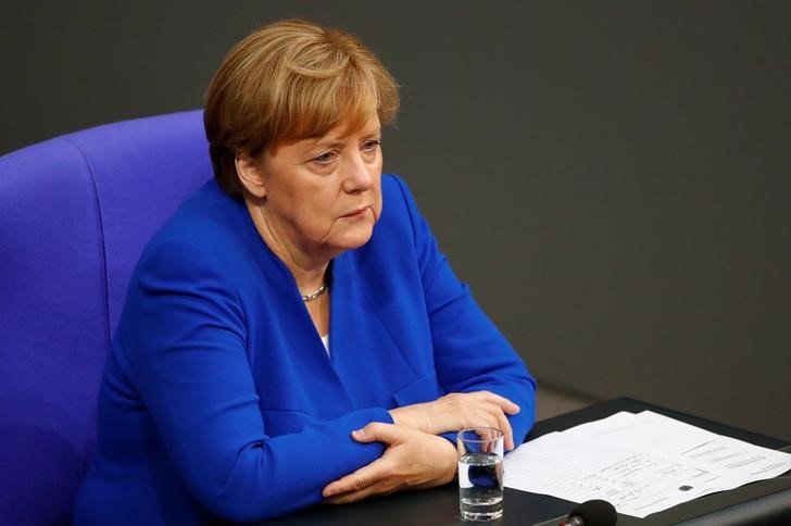 © Reuters. German Chancellor Merkel attends a session of the lower house of parliament Bundestag to vote on legalising same-sex marriage, in Berlin