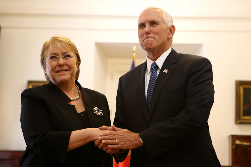 © Reuters. Chile's President Michelle Bachelet shakes hands with U.S. Vice President Mike Pence at the government house in Santiago