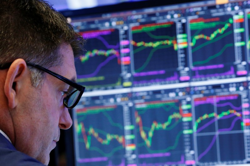 © Reuters. A trader works on the floor of the New York Stock Exchange shortly after the opening bell in New York