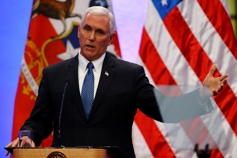 © Reuters. Vice-presidente dos Estados Unidos, Mike Pence, durante cerimônia no Chile