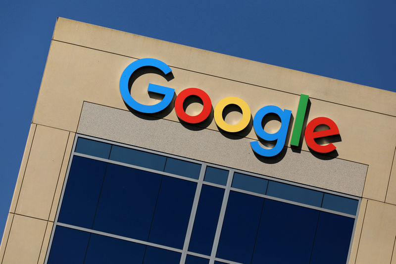 © Reuters. FILE PHOTO:    Google logo on office building in Irvine California