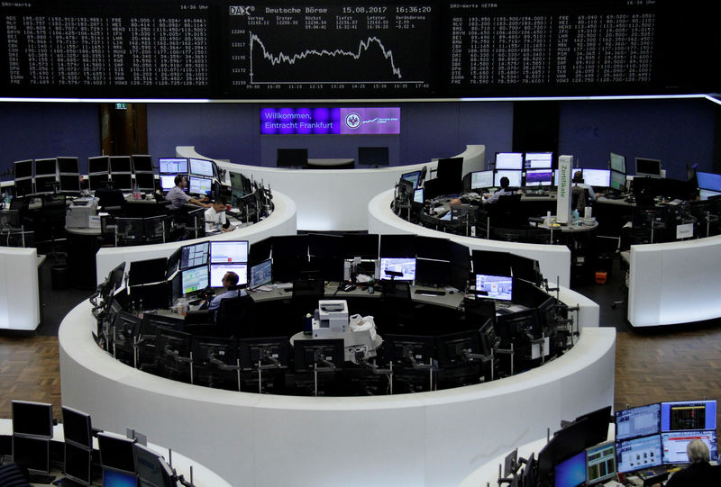 © Reuters. Las bolsas europeas abren a la baja por la banca y las energéticas tras tres días de alzas