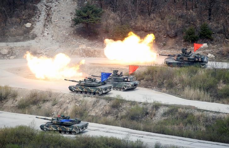 © Reuters. Exercício militar conjunto dos Estados Unidos e da Coreia do Sul, em campo de treinamento em Pocheon, Coreia do Sul