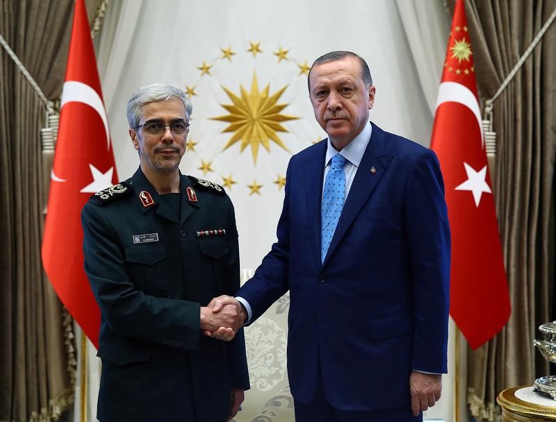 © Reuters. تركيا ستعزز التعاون العسكري مع إيران بعد زيارة لرئيس الأركان
