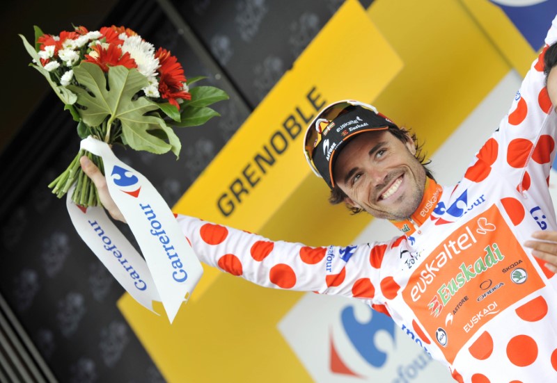 © Reuters. El ciclista ex campeón olímpico Samuel Sánchez, suspendido tras dar positivo