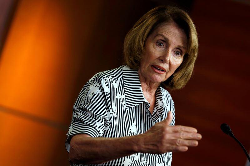 © Reuters. House Minority Leader Nancy Pelosi (D-CA) speaks at a weekly press conference