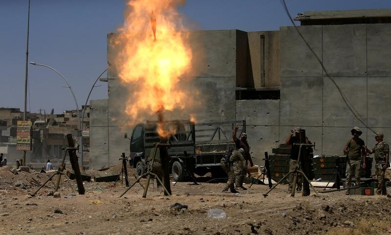 © Reuters. العراق يقر بوقوع انتهاكات بحق مدنيين أثناء حملة الموصل