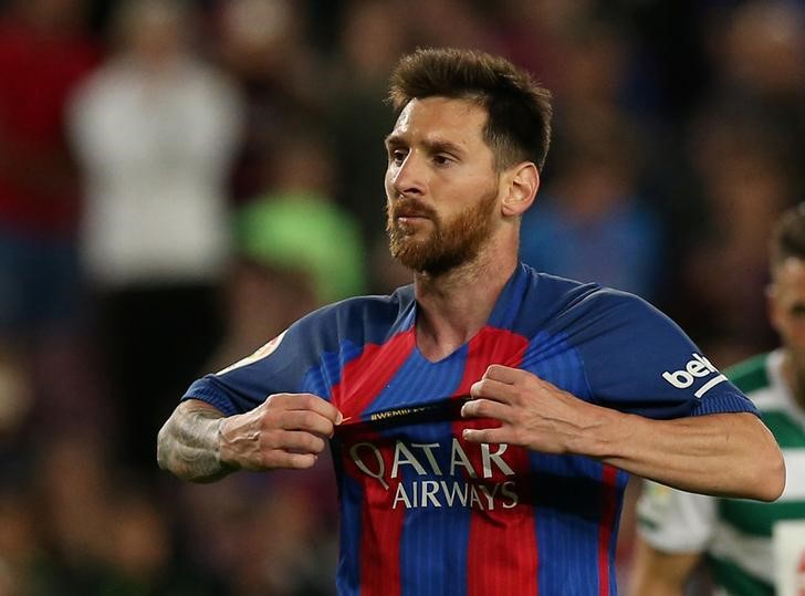 © Reuters. Lionel Messi dice Barcelona no se rendirá ante "terrible atentado"