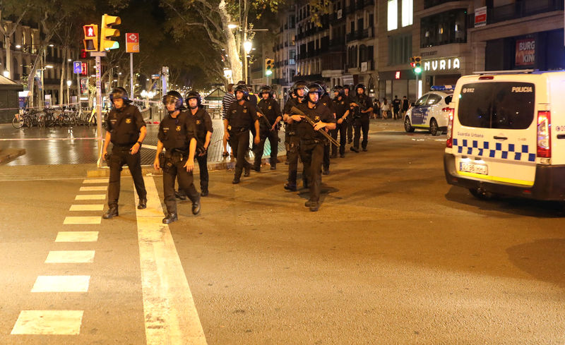 © Reuters. La policía trabaja en otro posible atentado en Cambrils